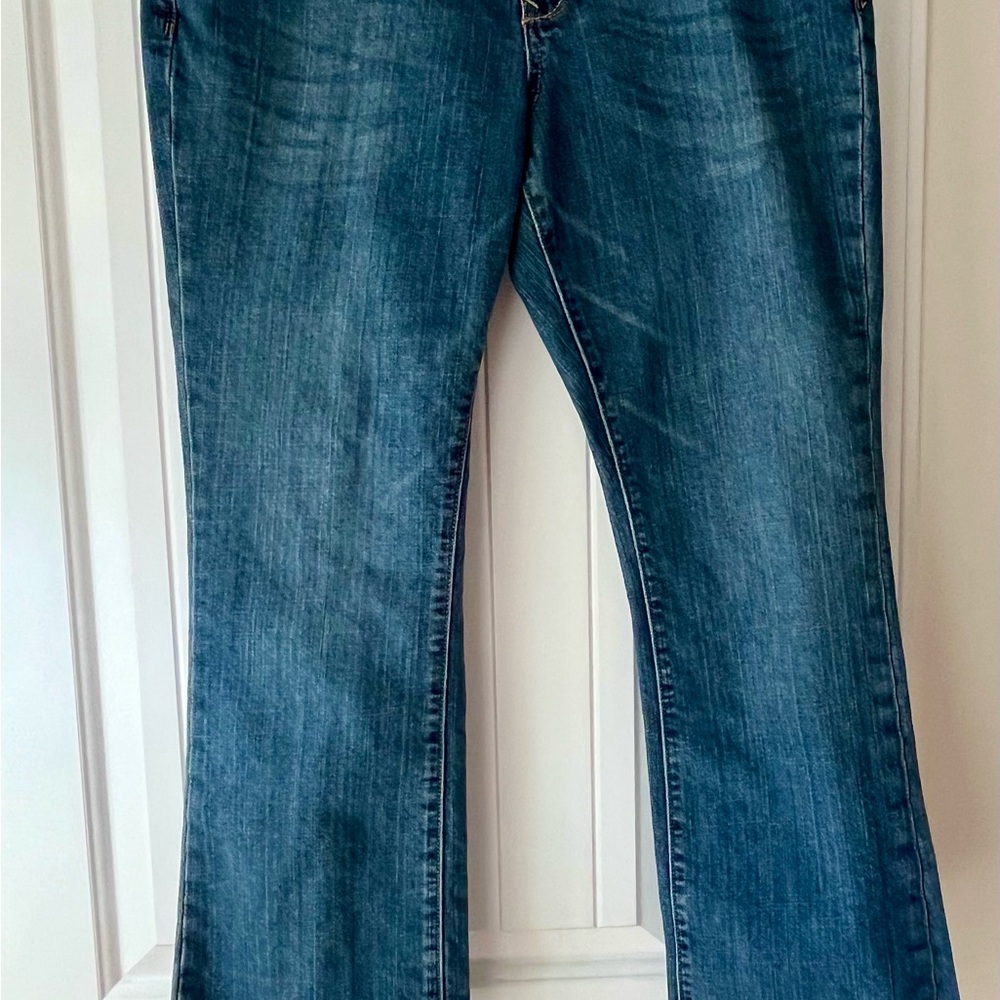 Old Navy The Flirt Bootcut Jeans Women's Sz 14S Blue 5-Pocket Low Rise, Raw Hem - Picture 8 of 9